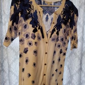 Quarter sleeve sweater